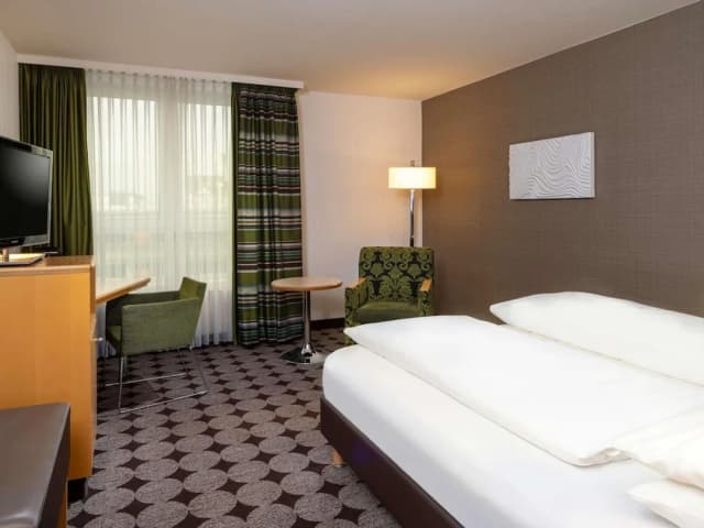 Mövenpick Hotel Nuernberg Airport-Classic Room, 1 Queen Bed-8