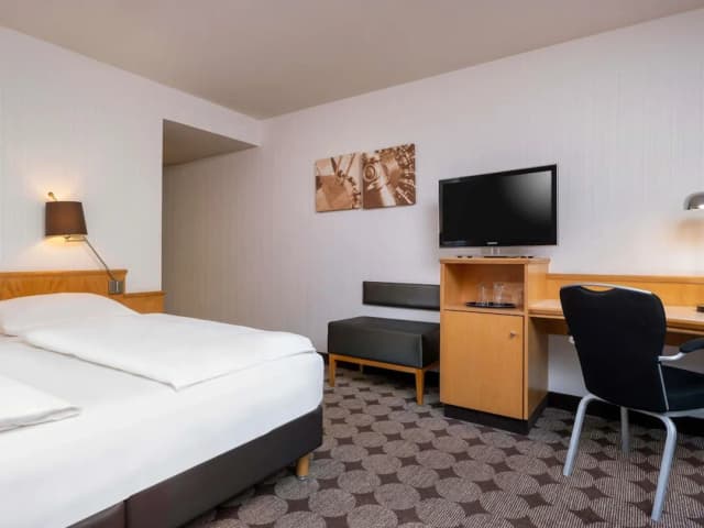 Mövenpick Hotel Nuernberg Airport-Family Room, 2 Double Beds, Connecting Rooms-5