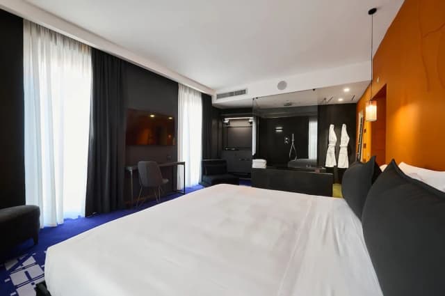 MyTALE Creative Academy Hotel-Panoramic Room, 1 King Bed-14