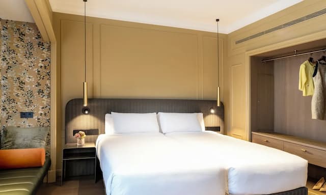 El Avenida Palace Hotel-Family room renovated-2