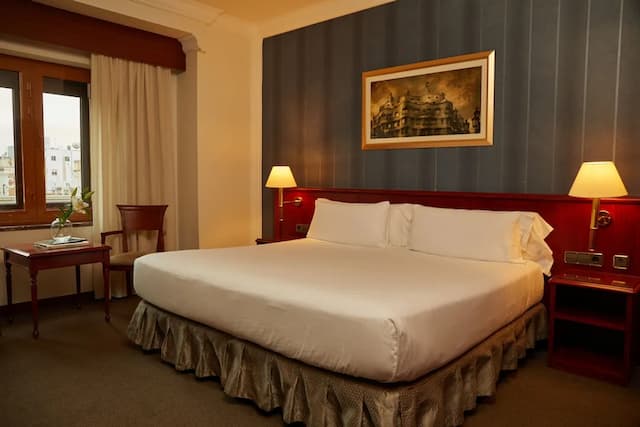 El Avenida Palace Hotel-City Double Room, City View-6