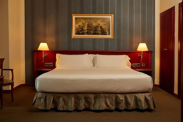 El Avenida Palace Hotel-Triple Room-2