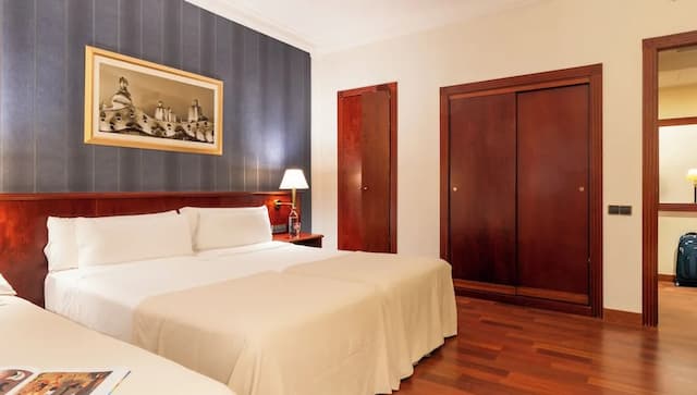 El Avenida Palace Hotel-Triple Room-3