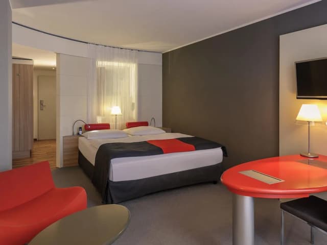 Mercure Hotel & Residenz Frankfurt Messe-Privilege, Suite, 1 Queen Bed, Balcony-1