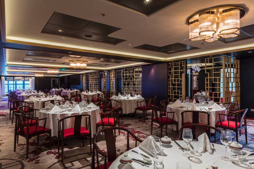 雲頂俱樂部餐吧【套房限定】 - 只限套房賓客預訂。雲頂俱樂部是套房賓客專屬的高級俱樂部,呈獻豐富中西美食,搭配專屬精選葡萄酒。