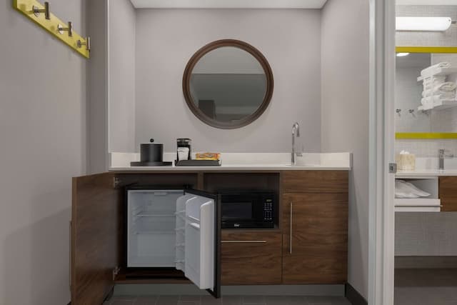 ハンプトンイン&スイーツ by Hilton トロントダウンタウン-スタジオスイート キングベッド 1 台-1