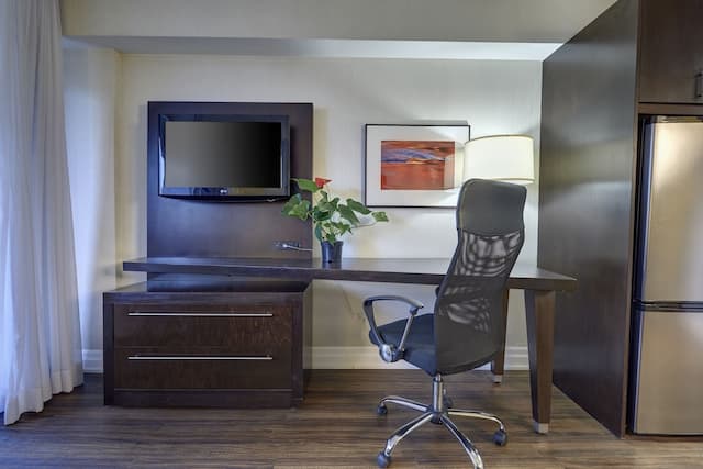 타운 인 스위트 호텔-디럭스 스위트, 침실 1개-2