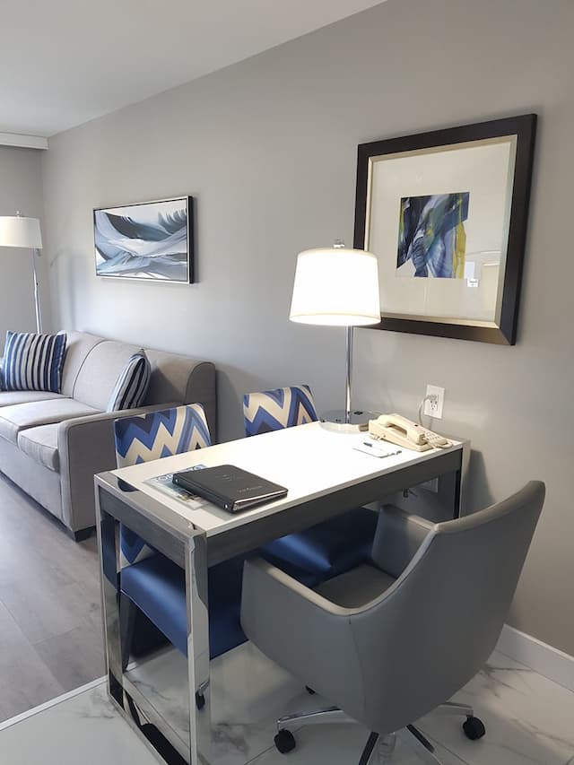 Embassy Suites by Hilton Toronto Airport-Suite, 1 King Bed-11