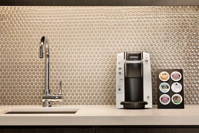 Embassy Suites by Hilton Toronto Airport-Suite, 2 Queen Beds-4