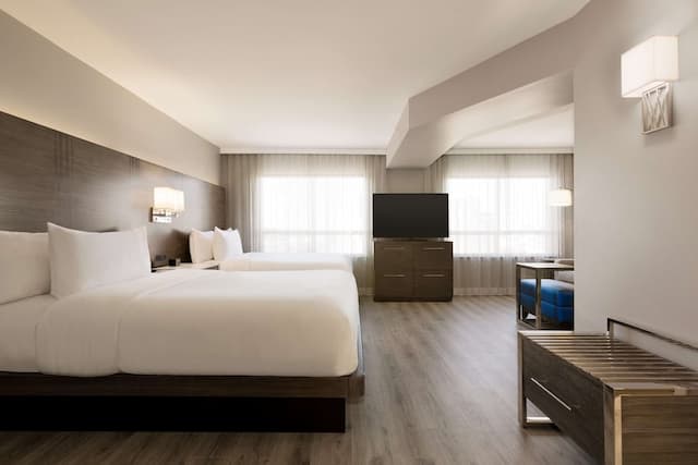 Embassy Suites by Hilton Toronto Airport-Suite, 2 Queen Beds-1