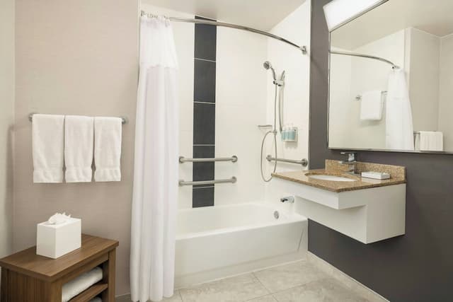 Courtyard New York Manhattan/ Midtown East-Deluxe Room, 1 King Bed with Sofa bed-9