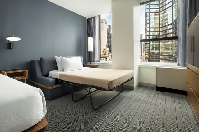 Courtyard New York Manhattan/ Midtown East-Deluxe Room, 1 King Bed with Sofa bed-6