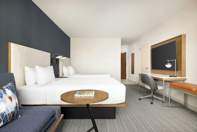Courtyard New York Manhattan/ Midtown East-Junior Suite, 2 Queen Beds-8