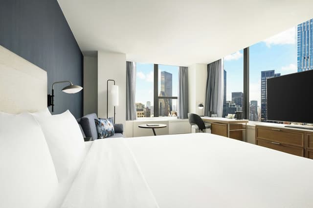 Courtyard New York Manhattan/ Midtown East-Junior Suite, 1 King Bed, Corner-10
