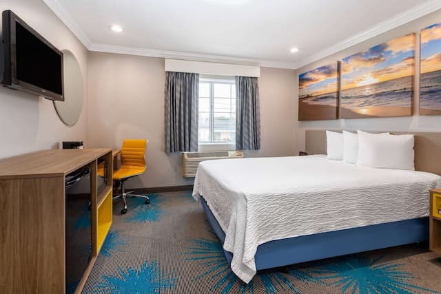 데이즈 인 바이 윈덤 산타 모니카-룸, 퀸사이즈침대 1개, 냉장고-1