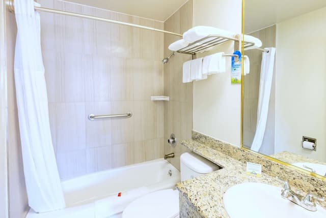 데이즈 인 바이 윈덤 산타 모니카-룸, 퀸사이즈침대 1개, 냉장고-6