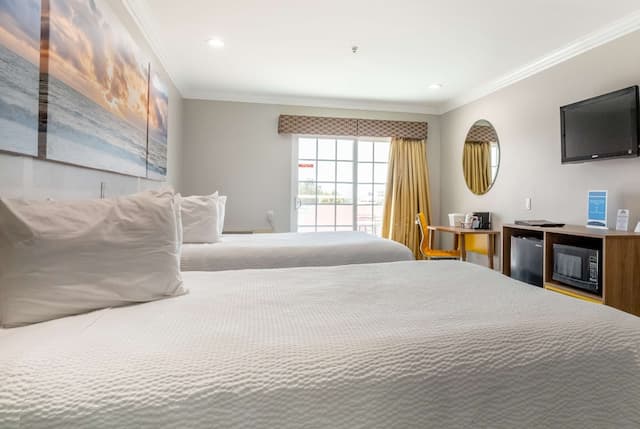 데이즈 인 바이 윈덤 산타 모니카-디럭스룸, 퀸사이즈침대 2개, 금연, 발코니-2