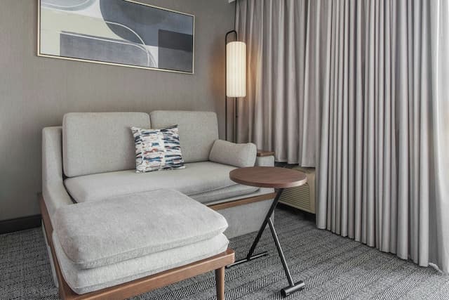 Courtyard by Marriott Los Angeles Pasadena/Monrovia-Room, 1 King Bed with Sofa bed-9