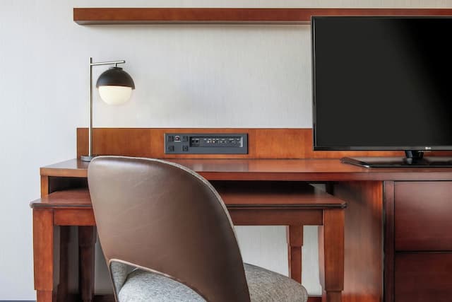 Courtyard by Marriott Los Angeles Pasadena/Monrovia-Room, 2 Queen Beds-5