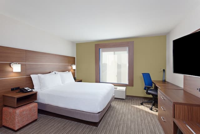 Holiday Inn Express West Los Angeles by IHG-Standard Room, 1 Queen Bed, Accessible (Mobility)-1
