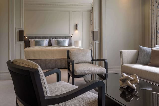 Hotel Bayerischer Hof-Junior Suite-3