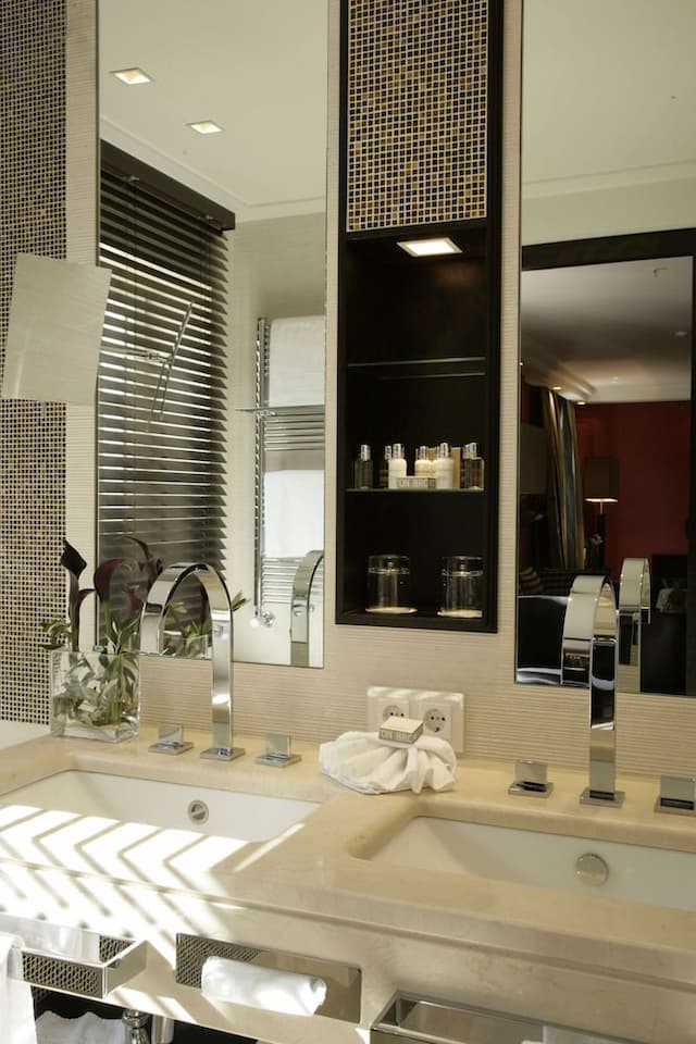 Hotel Bayerischer Hof-Deluxe Double Room-11