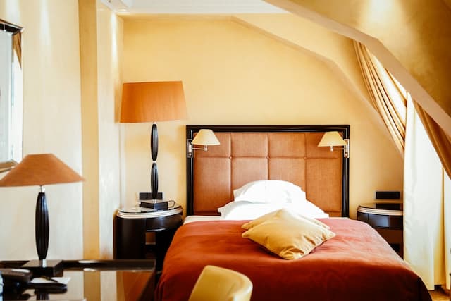 Hotel Bayerischer Hof-Deluxe Single Room-2