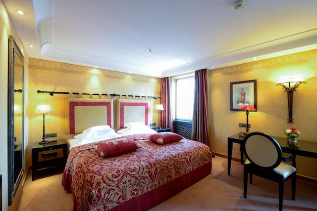 Hotel Bayerischer Hof-Standard Double Room-2