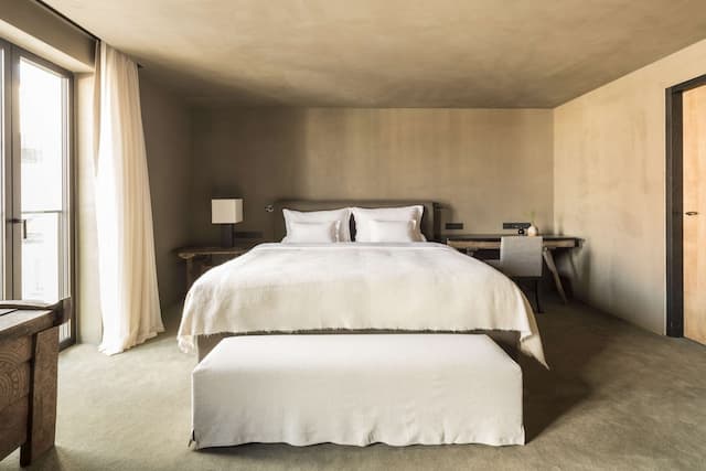 Hotel Bayerischer Hof-Deluxe Double Room-2