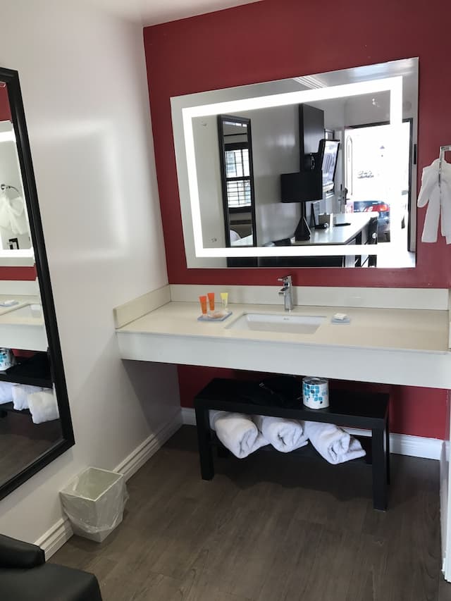 Legend Hotel Hollywood-Standard Room, 1 King Bed-11