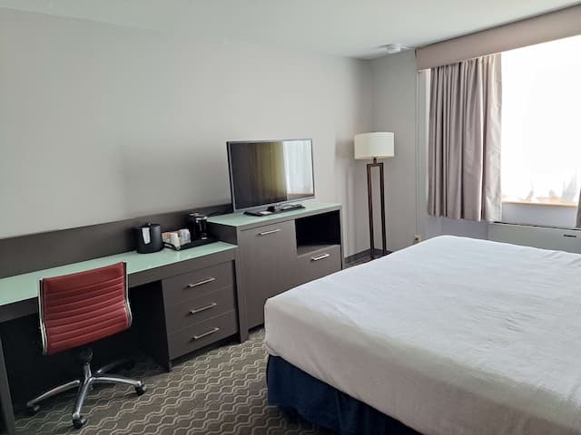 Best Western Plus Vancouver Airport Hotel-行政客房, 1 张特大床, 无烟房 (Shower Only)-2