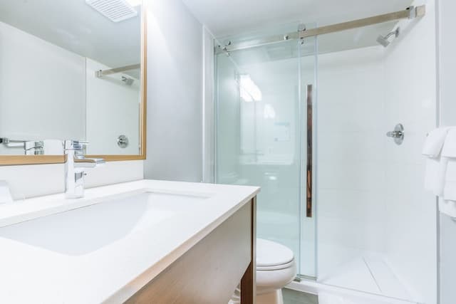 Best Western Plus Vancouver Airport Hotel-标准房, 1 张特大床, 无烟房 (Shower Only)-4