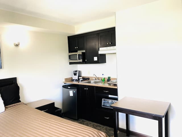 Happy Day Inn-Deluxe Room, 1 Queen Bed-2