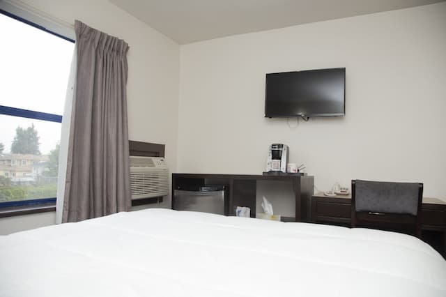 Happy Day Inn-Standard Room, 1 Queen Bed-2