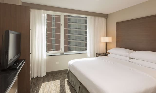 エンバシー スイーツ バイ ヒルトン シカゴ ダウンタウン マグニフィセント マイル-スイート キングベッド 1 台 バリアフリー 禁煙-2