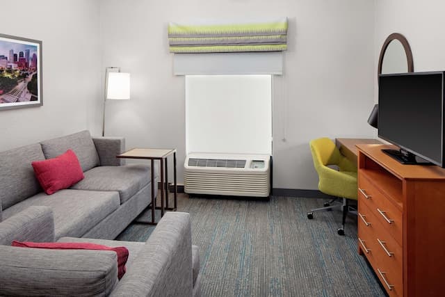 Hampton Inn & Suites Houston Medical Center NRG Park-1 King Bedroom Suite w/ Kitchen-6