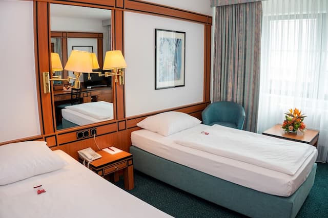 Hotel Amadeus Frankfurt-Standard Twin Room, 2 Twin Beds-1