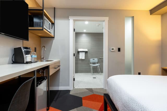 인피니티 호텔 샌프란시스코, 태피스트리 컬렉션 바이 힐튼-룸, 퀸사이즈침대 1개, 장애인 지원, 욕조 (Mobility & Hearing)-8