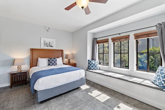 College Inn Hotel-Premium Room, 2 Queen Beds, Private Bathroom-8