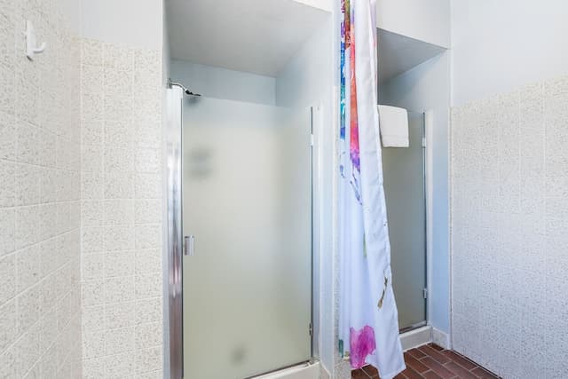 College Inn Hotel-Standard Room, 1 Queen Bed, Shared Bathroom-14