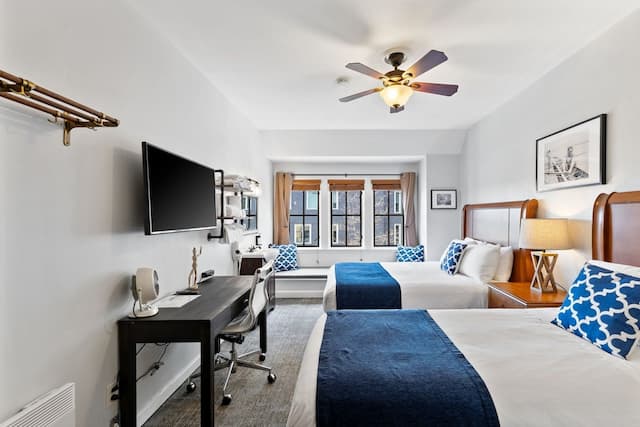 College Inn Hotel-Standard Room, Shared Bathroom (1 Queen Bed and 1 Twin Bed)-5