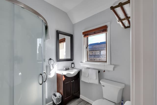 College Inn Hotel-Premium Room, 1 Queen Bed, Private Bathroom-16