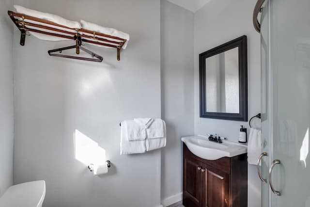 College Inn Hotel-Premium Room, 1 Queen Bed, Private Bathroom-15