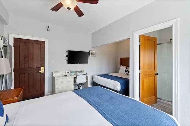 College Inn Hotel-Premium Room, 2 Queen Beds, Private Bathroom-11