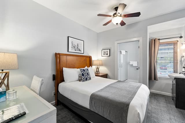 College Inn Hotel-Premium Room, 1 Queen Bed, Private Bathroom-8