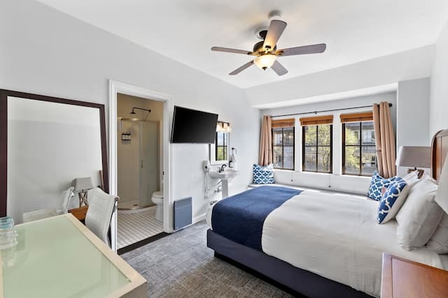 College Inn Hotel-Premium Room, 1 Queen Bed, Private Bathroom-13