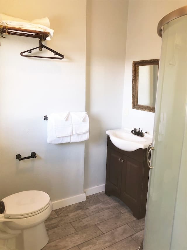 College Inn Hotel-Premium Room, 1 Queen Bed, Private Bathroom-3