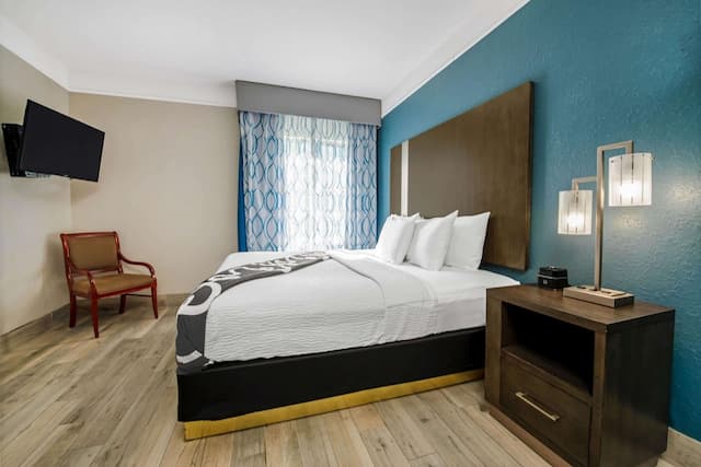 라 퀸타 인 & 스위트 바이 윈덤 킹우드 휴스턴 IAH 에어포트-스위트, 침대(여러 개), 금연 (Various Views)-3