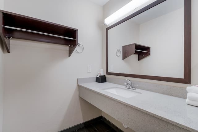 레드 루프 인 휴스턴 – 스프링 노스-디럭스룸, 킹사이즈침대 1개, 흡연-4