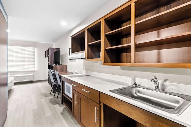 우즈스프링 스위트스 사우스 휴스턴 호비-스위트, 킹사이즈침대 1개, 장애인 지원, 금연-3